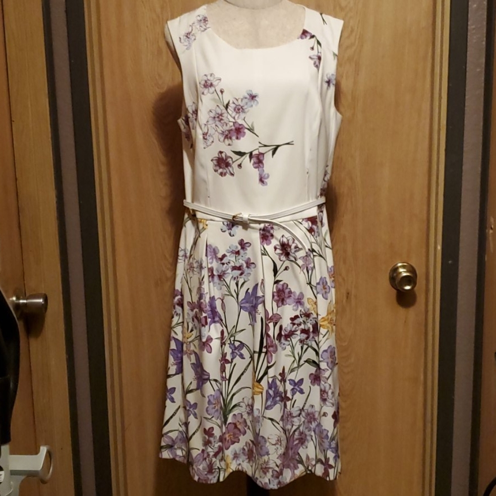 Dress - Picture 2 of 6